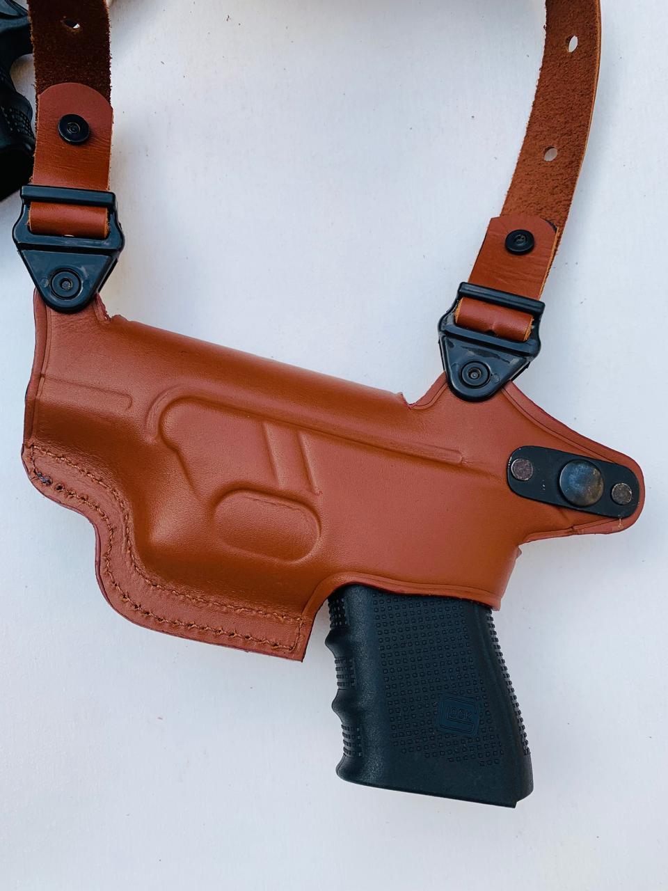Glock 17/19 Leather Shoulder Holster with Dual Magazine Pouches