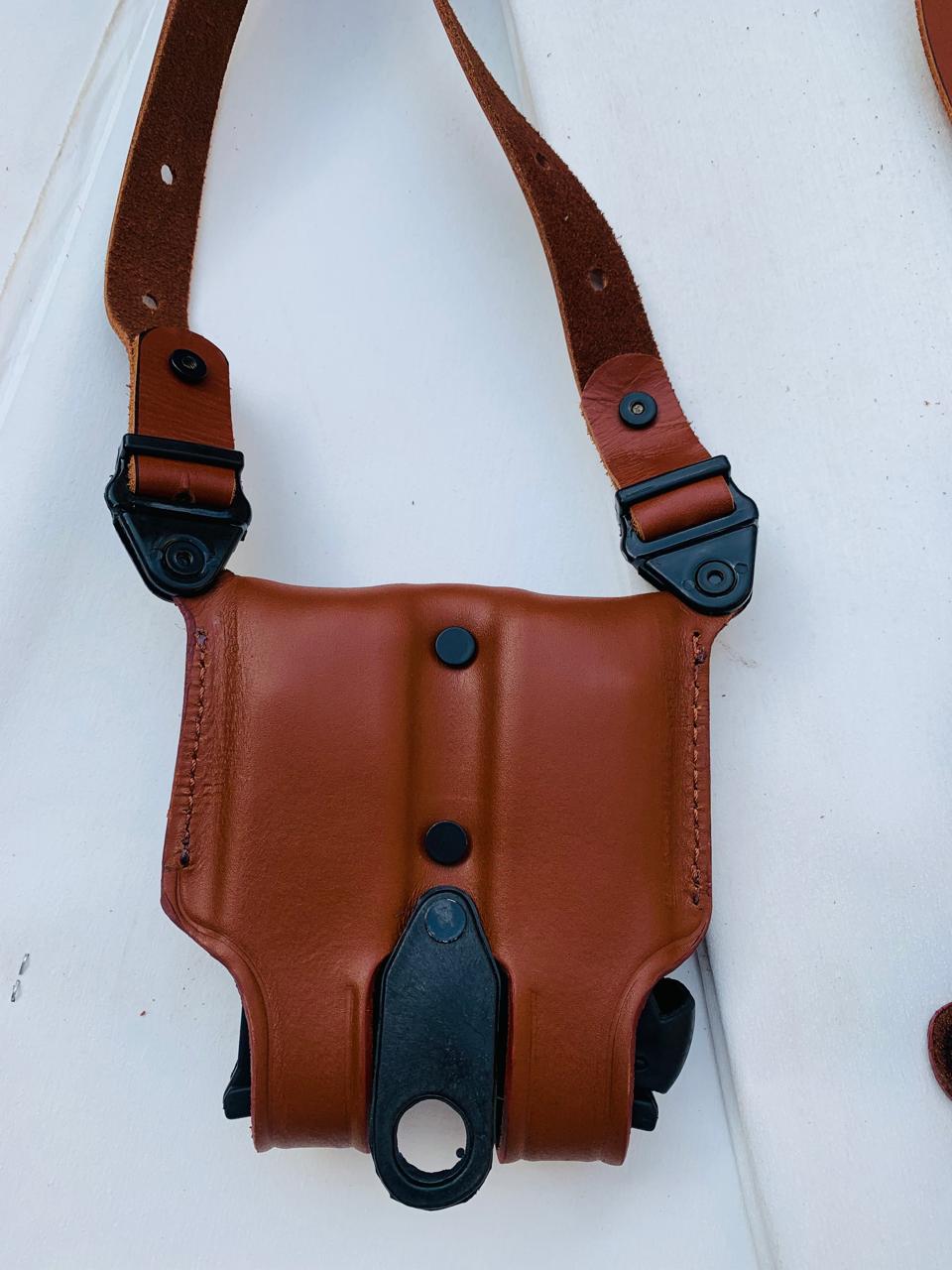 Glock 17/19 Leather Shoulder Holster with Dual Magazine Pouches