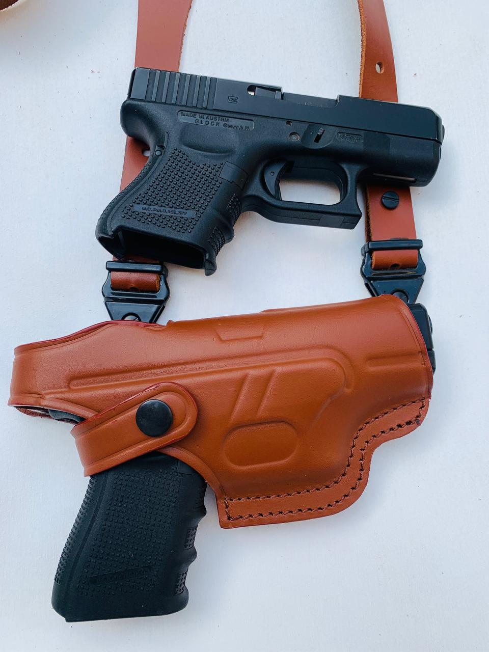 Glock 17/19 Leather Shoulder Holster with Dual Magazine Pouches