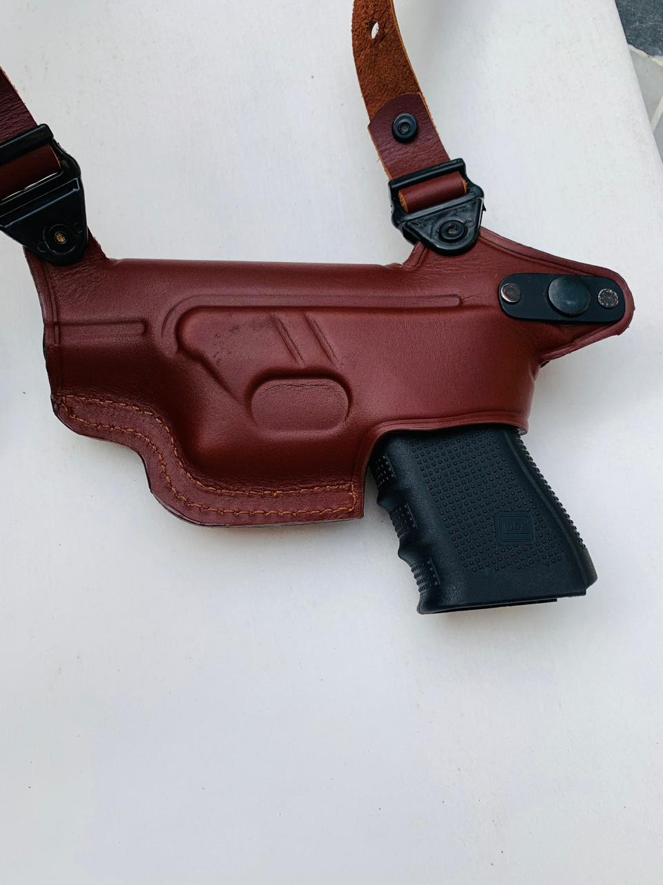 Glock 17/19 Leather Shoulder Holster with Dual Magazine Pouches